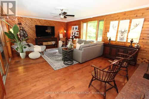 429 Round Lake Road, Havelock-Belmont-Methuen, ON - Indoor Photo Showing Living Room