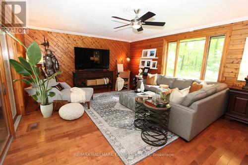 429 Round Lake Road, Havelock-Belmont-Methuen, ON - Indoor Photo Showing Living Room