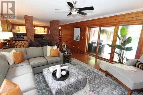 429 Round Lake Road, Havelock-Belmont-Methuen, ON - Indoor Photo Showing Living Room