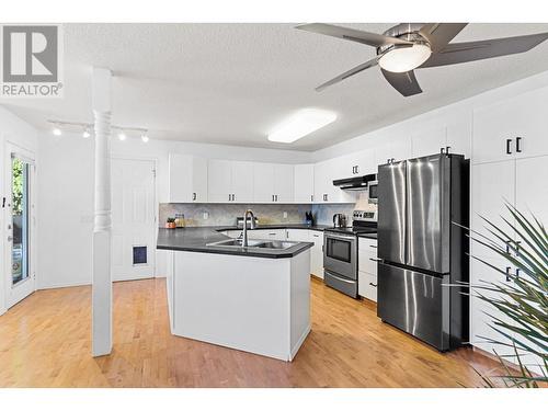 16639 Wentworth Road, Lake Country, BC - Indoor Photo Showing Kitchen With Double Sink