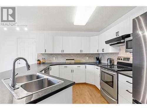 16639 Wentworth Road, Lake Country, BC - Indoor Photo Showing Kitchen With Double Sink