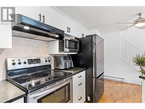 16639 Wentworth Road, Lake Country, BC - Indoor Photo Showing Kitchen