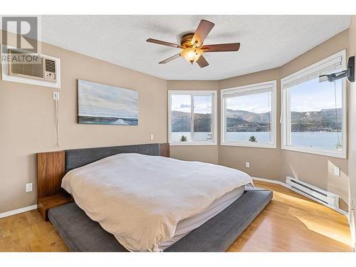 16639 Wentworth Road, Lake Country, BC - Indoor Photo Showing Bedroom