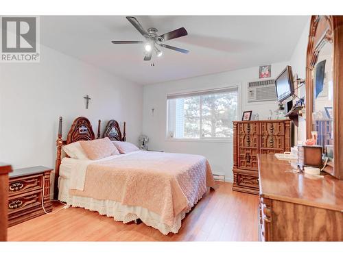 114-980 Glenwood Avenue, Kelowna, BC - Indoor Photo Showing Bedroom