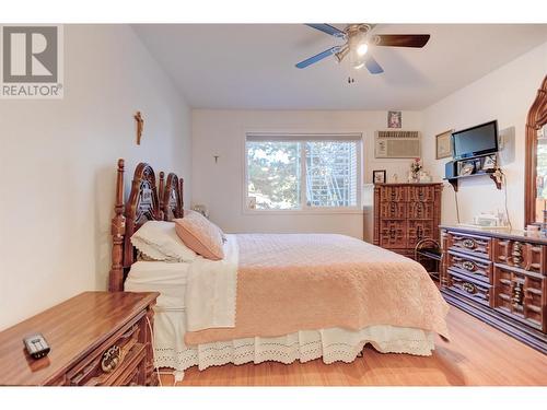 114-980 Glenwood Avenue, Kelowna, BC - Indoor Photo Showing Bedroom