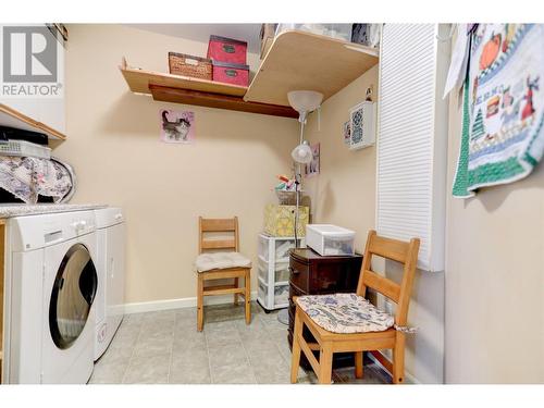 114-980 Glenwood Avenue, Kelowna, BC - Indoor Photo Showing Laundry Room