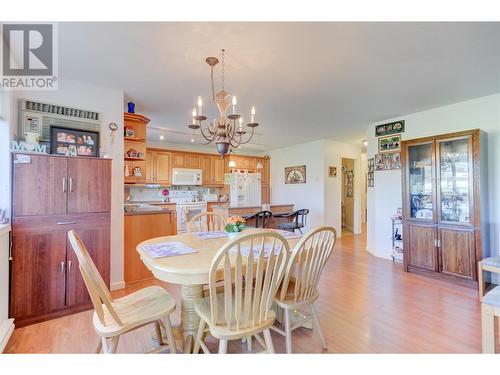 114-980 Glenwood Avenue, Kelowna, BC - Indoor Photo Showing Dining Room