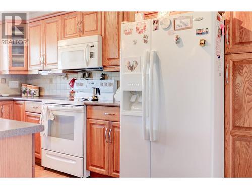 114-980 Glenwood Avenue, Kelowna, BC - Indoor Photo Showing Kitchen