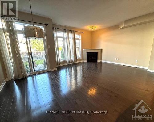 632 Guernsey Place, Ottawa, ON - Indoor Photo Showing Living Room With Fireplace