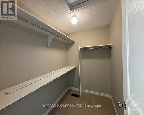 632 Guernsey Place, Ottawa, ON - Indoor With Storage