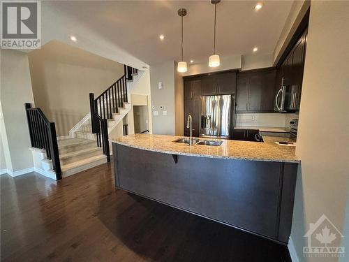 632 Guernsey Place, Ottawa, ON - Indoor Photo Showing Kitchen With Double Sink With Upgraded Kitchen