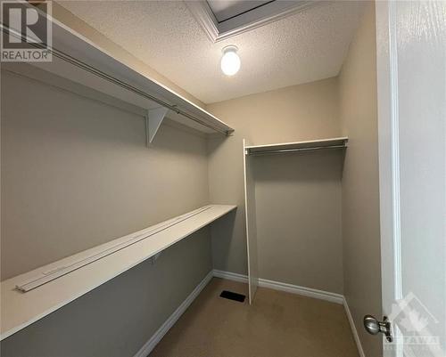 632 Guernsey Place, Ottawa, ON - Indoor With Storage