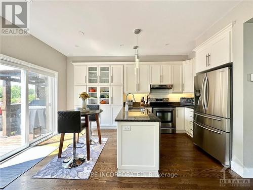 1934 Pennyroyal Crescent, Ottawa, ON - Indoor Photo Showing Kitchen