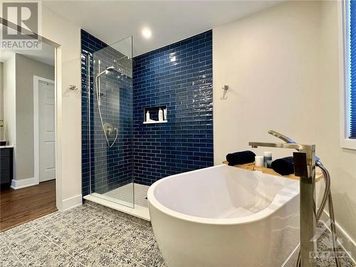 1934 Pennyroyal Crescent, Ottawa, ON - Indoor Photo Showing Bathroom