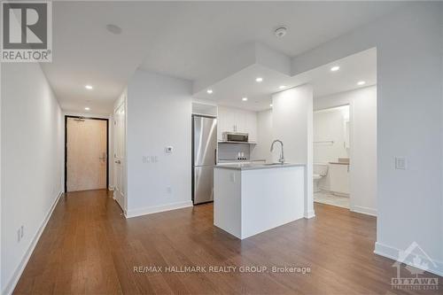 1502 - 340 Queen Street, Ottawa, ON - Indoor Photo Showing Kitchen