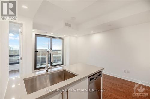 1502 - 340 Queen Street, Ottawa, ON - Indoor Photo Showing Kitchen