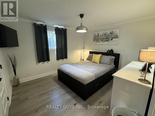 18 Pinecrest Road, Georgina (Pefferlaw), ON - Indoor Photo Showing Bedroom