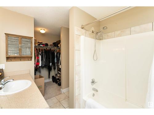 #32 15151 43 St Nw, Edmonton, AB - Indoor Photo Showing Bathroom