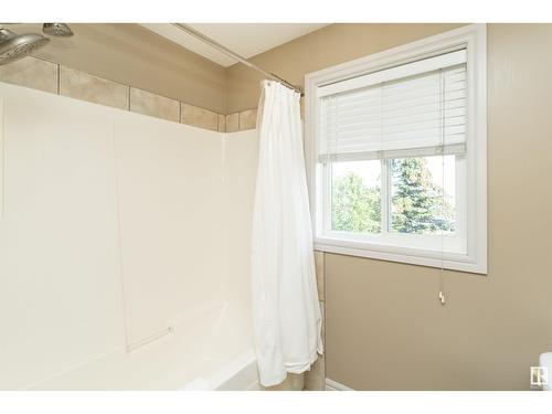 #32 15151 43 St Nw, Edmonton, AB - Indoor Photo Showing Other Room