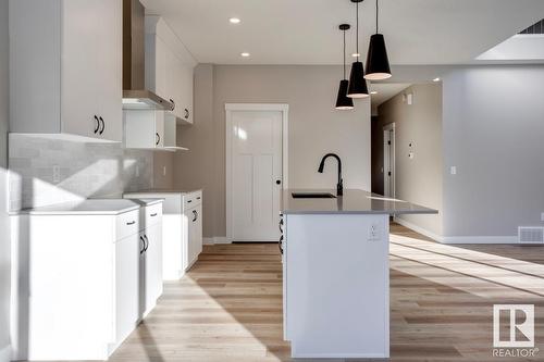 6255 175 Av Nw, Edmonton, AB - Indoor Photo Showing Kitchen