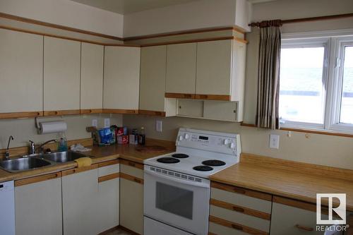 8014 163 St Nw Nw, Edmonton, AB - Indoor Photo Showing Kitchen With Double Sink