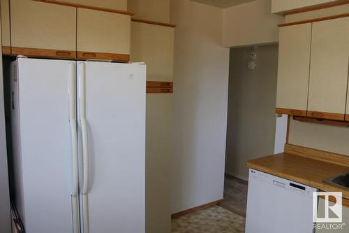 8014 163 St Nw Nw, Edmonton, AB - Indoor Photo Showing Kitchen