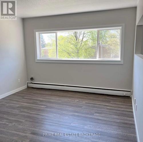 121 Walnut Avenue S, Sarnia, ON - Indoor Photo Showing Other Room