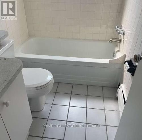 121 Walnut Avenue S, Sarnia, ON - Indoor Photo Showing Bathroom