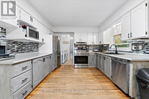 31 Ridge Road, Prince Edward County (Picton), ON - Indoor Photo Showing Kitchen With Upgraded Kitchen