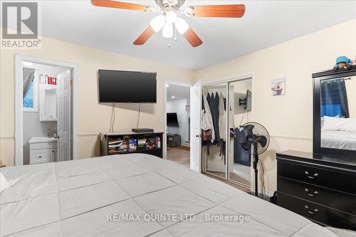 31 Ridge Road, Prince Edward County (Picton), ON - Indoor Photo Showing Bedroom