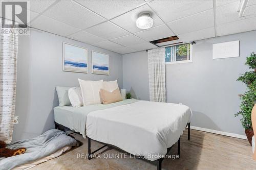 31 Ridge Road, Prince Edward County (Picton), ON - Indoor Photo Showing Bedroom