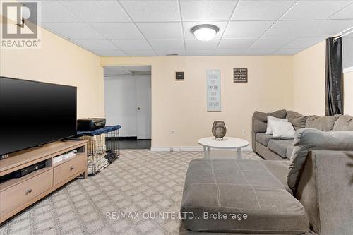 31 Ridge Road, Prince Edward County (Picton), ON - Indoor Photo Showing Living Room