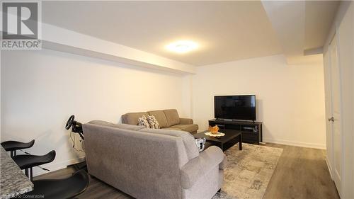 205 West Oak Trail Unit# 14, Kitchener, ON - Indoor Photo Showing Living Room