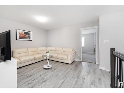 1797 Erker Wy Nw, Edmonton, AB - Indoor Photo Showing Living Room