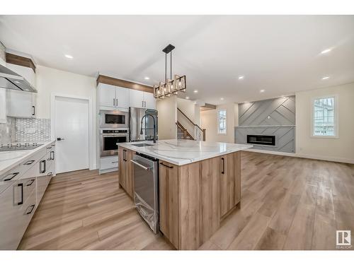 8387 Shaske Cr Nw, Edmonton, AB - Indoor Photo Showing Kitchen With Upgraded Kitchen