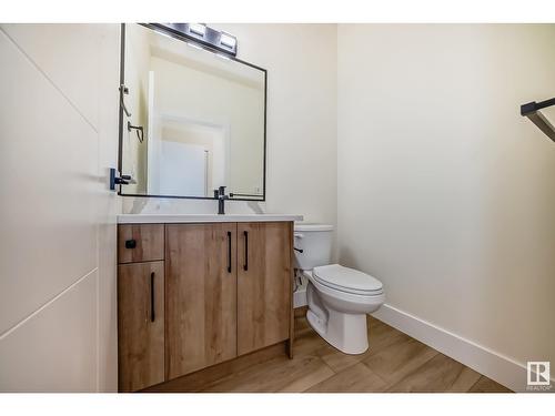 8387 Shaske Cr Nw, Edmonton, AB - Indoor Photo Showing Bathroom