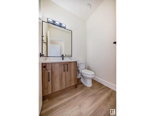 8387 Shaske Cr Nw, Edmonton, AB - Indoor Photo Showing Bathroom