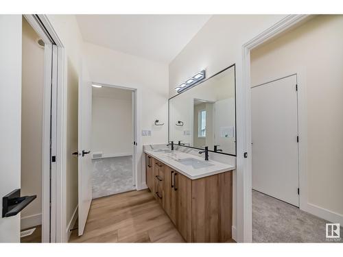 8387 Shaske Cr Nw, Edmonton, AB - Indoor Photo Showing Bathroom