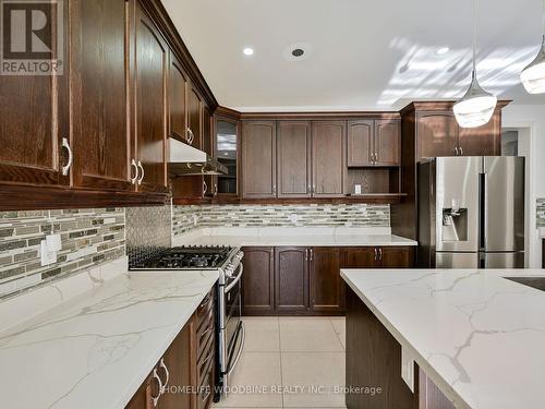 23 Gambia Road, Brampton, ON - Indoor Photo Showing Kitchen With Double Sink With Upgraded Kitchen