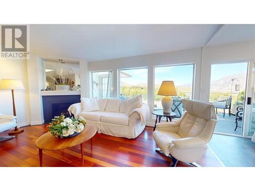 11905 Quail Ridge Place, Osoyoos, BC - Indoor Photo Showing Living Room