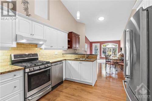 2 Coulson Court, Kanata, ON - Indoor Photo Showing Kitchen