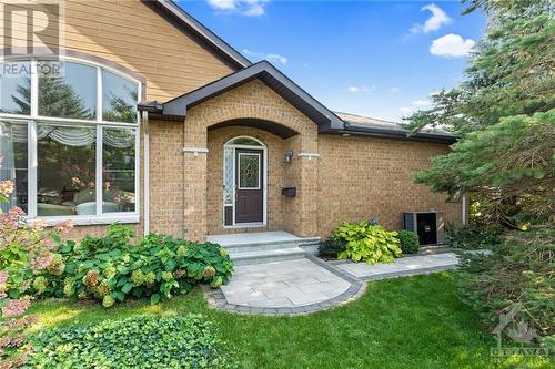 2 Coulson Court, Kanata, ON - Outdoor