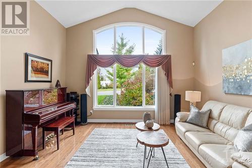 2 Coulson Court, Kanata, ON - Indoor Photo Showing Living Room