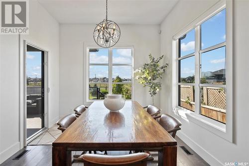 911 Hastings Crescent, Saskatoon, SK - Indoor Photo Showing Dining Room