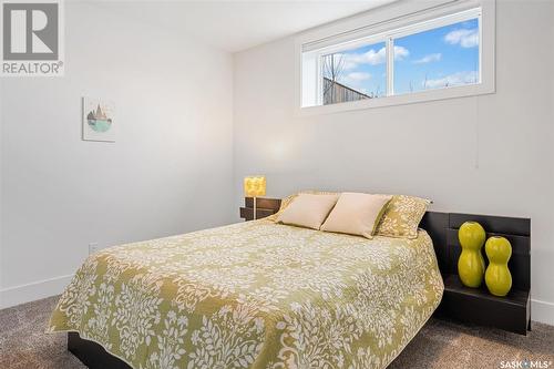 911 Hastings Crescent, Saskatoon, SK - Indoor Photo Showing Bedroom