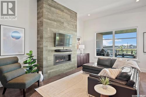 911 Hastings Crescent, Saskatoon, SK - Indoor Photo Showing Living Room With Fireplace