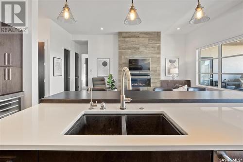 911 Hastings Crescent, Saskatoon, SK - Indoor Photo Showing Kitchen With Double Sink