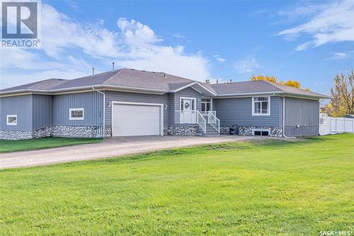 314 Centre Avenue, Meadow Lake, SK - Outdoor