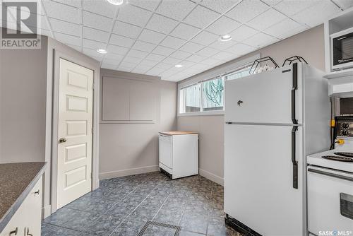 314 Centre Avenue, Meadow Lake, SK - Indoor Photo Showing Kitchen