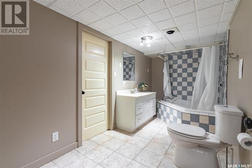 314 Centre Avenue, Meadow Lake, SK - Indoor Photo Showing Bathroom